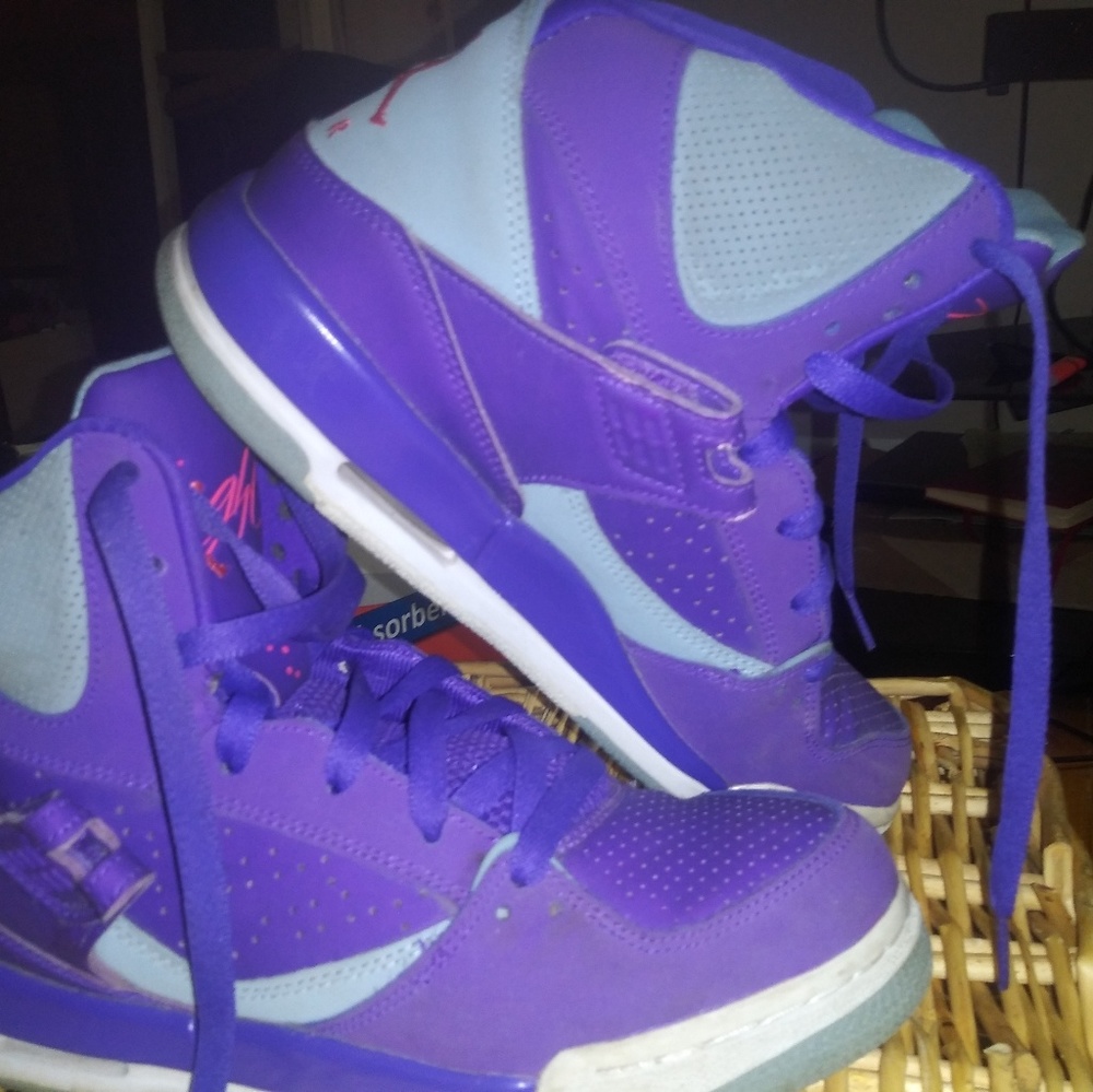 Authentic Jordan Flights - Picture 2 of 6